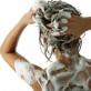 Мыть голову хозяйственным мылом – можно ли хозяйственным и какой результат для волос Полезные свойства хозяйственного мыла для волос